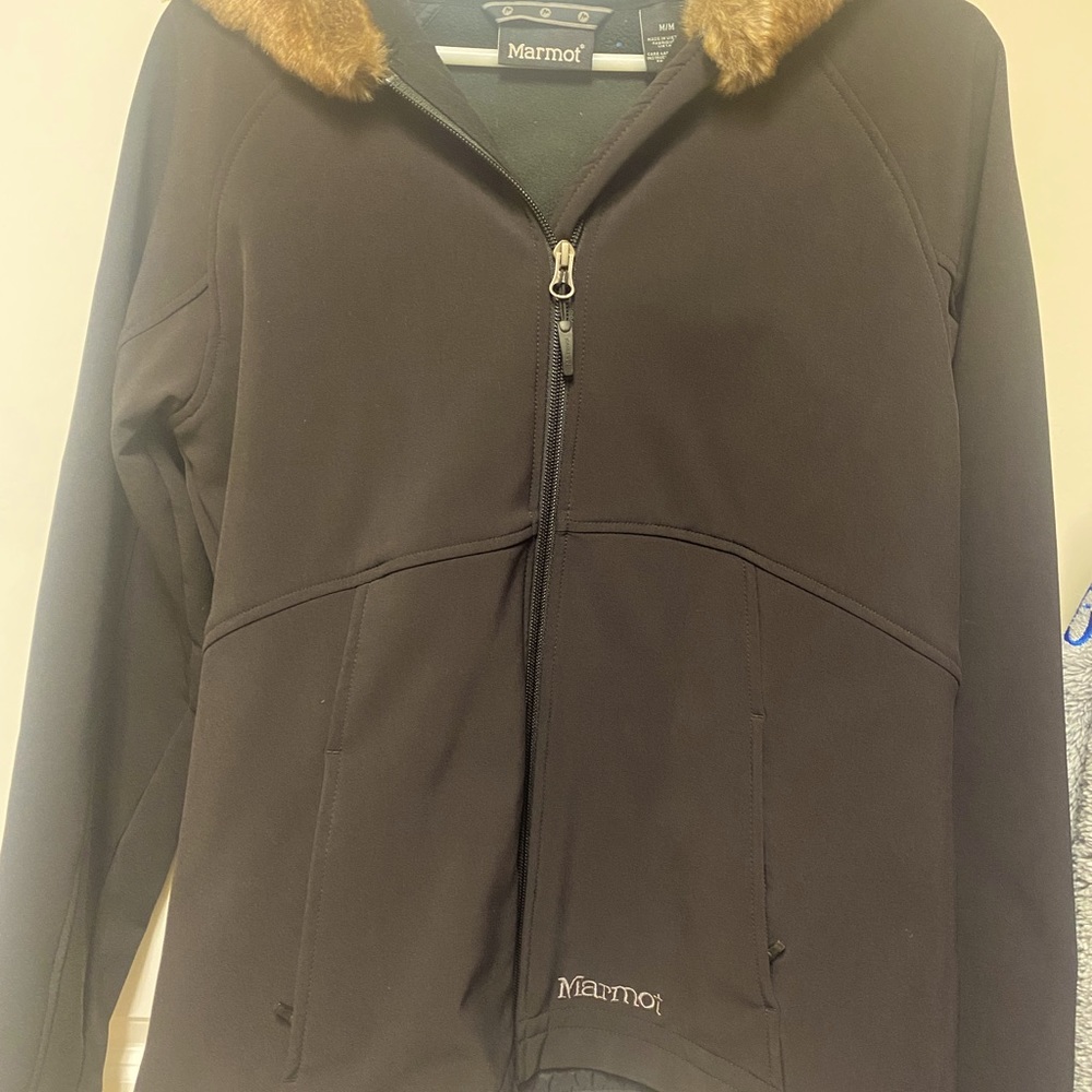 ❤️❤️Dark brown/ black looking Marmot coat!!!!❤️❤️